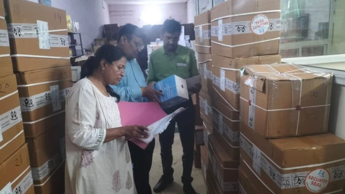 इंदौर में 40 लाख की 9360 गर्भपात किट मिलीं, धारकोठी स्थित गोदाम पर हुई कार्रवाई से मिले सुराग
