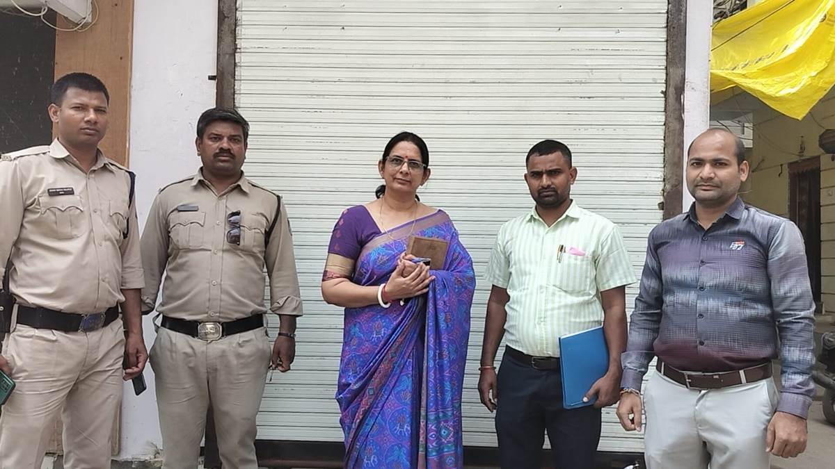 इंदौर में बिना कोई डिग्री और रजिस्ट्रेशन के मरीजों को ड्रिप लगा रहा था झोलाछाप, क्लीनिक किया सील
