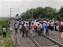 Fertilizer Shortage in Bina: खाद न मिलने पर आक्रोशित किसानों ने रेलवे ट्रैक किया जाम, पंजाब मेल रोकी