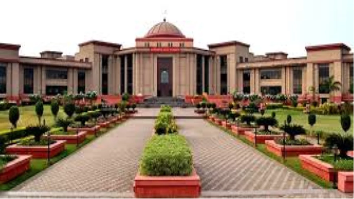 शिफ्टिंग के बहाने रेलवे ने काटे 267 हरे-भरे पेड़, हाई कोर्ट ने जताई नाराजगी