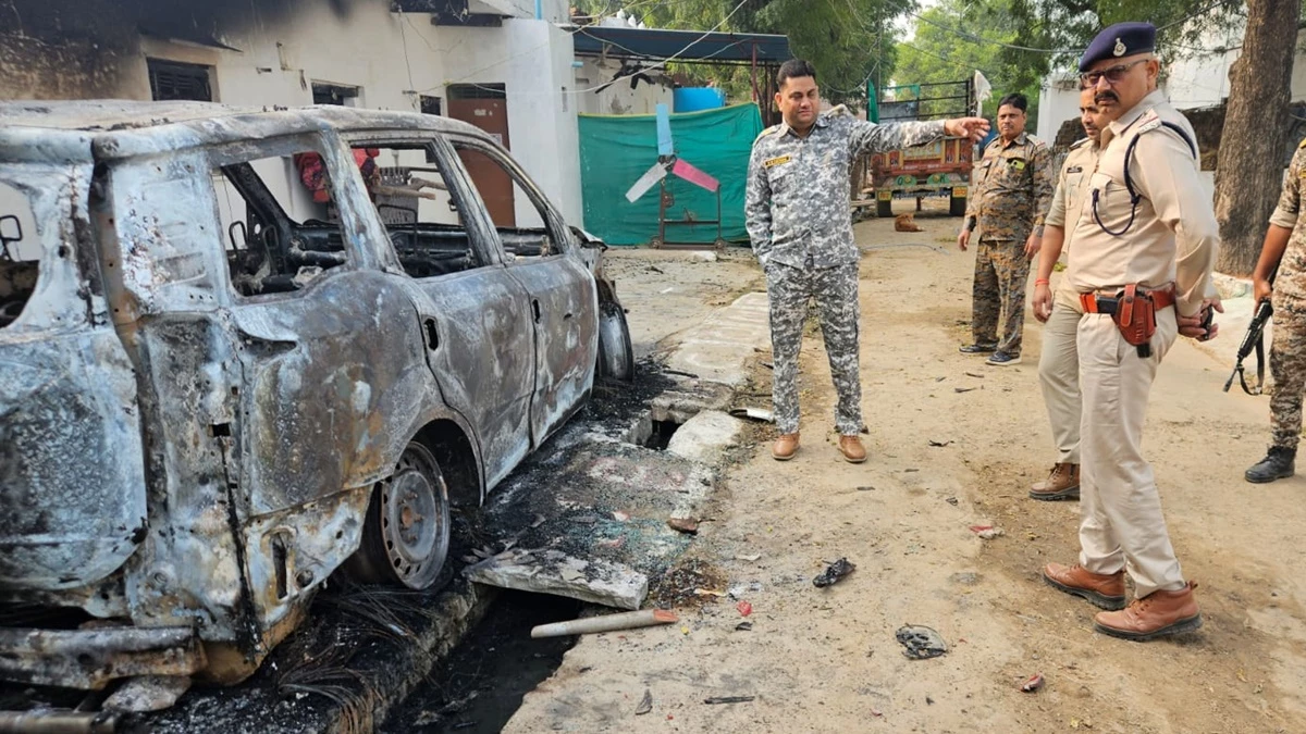 भिंड के रिनिया गांव में युवक की हत्या, गुस्साए परिजनों ने आरोपी के घर पर किया हमला और जला दी कार
