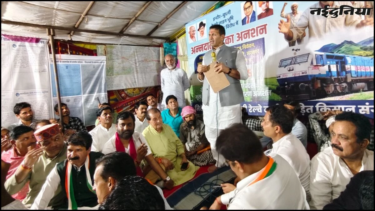 'खून के आंसू रो रहे हैं किसान...', अनशन कर रहे किसानों के बीच पहुंचे जीतू पटवारी, भाजपा पर जमकर बरसे