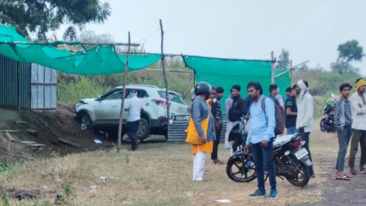 बड़वानी के किलर पानवा फाटा पर बाइक-कार की जोरदार टक्कर, दो लोगों की मौत, एक घायल