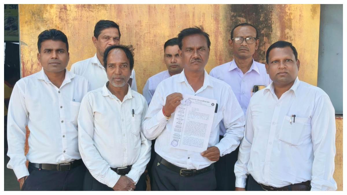 कोरबा में वकीलों का हल्लाबो.. तहसीलदार को कार्यमुक्त न करने पर 27 अक्टूबर से न्यायिक कार्यों का बहिष्कार, 2 नवंबर से तालाबंदी
