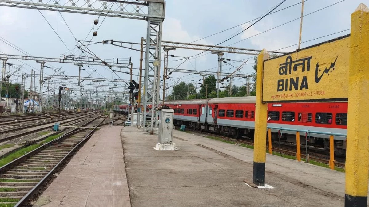 बीना स्टेशन पर अधर में अटका काम, यात्री परेशान, प्लेटफॉर्म-5 तैयार न होने से आउटर पर रुक रहीं ट्रेनें, 4 मेमू रद