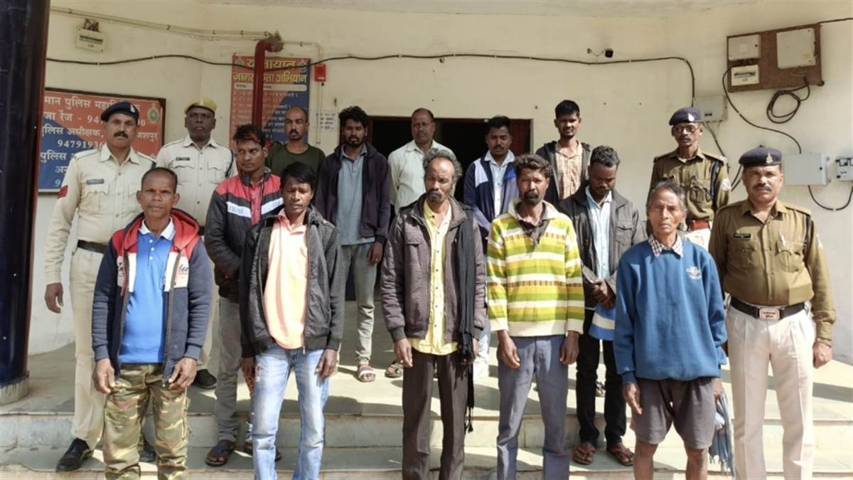 गो हत्या और मांस खाने के आरोप में 14 ग्रामीण गिरफ्तार