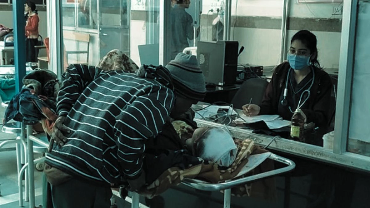 घर में घुसकर नाबालिग पर कुल्हाड़ी से हमला, सिर पर आए 27 टांके; गंभीर हालत में अस्पताल में भर्ती