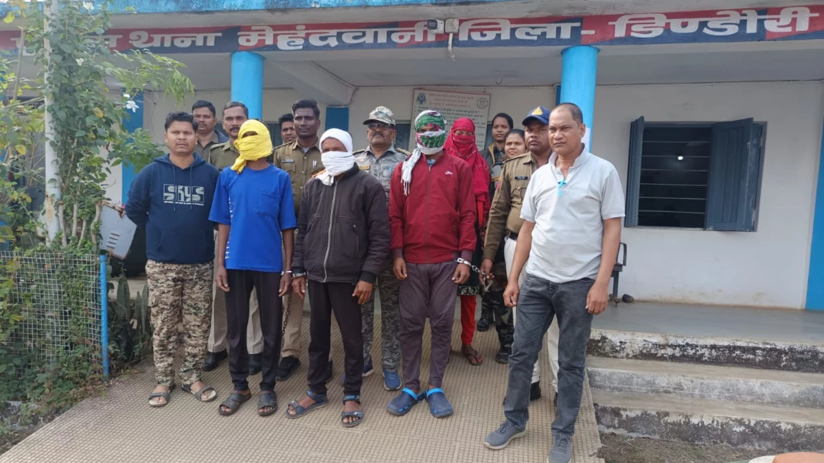 'चाचा झाड़ फूंक करता है...', भतीजी ने प्रेमी संग रची साजिश, घर में सो रहे अधेड़ की कुल्हाड़ी से की हत्या