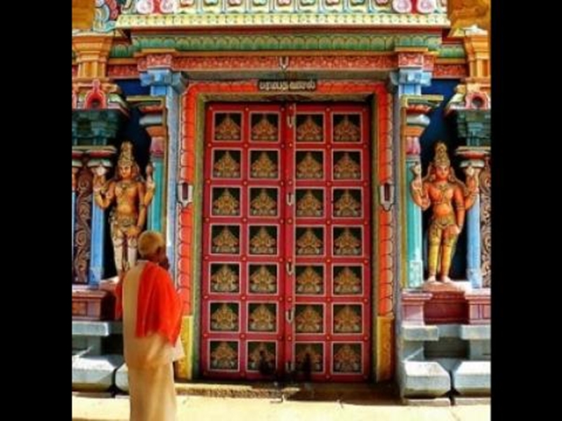 Surya Grahan 2019 : 2 घंटे 40 मिनट बाद सूर्य ग्रहण समाप्त, अब होगा मंदिरों में शुद्धिकरण