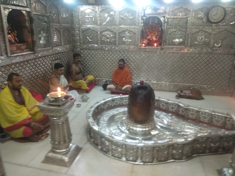 Surya Grahan 2019: Mahakaleshwar Jyotirlinga Temple gates ...