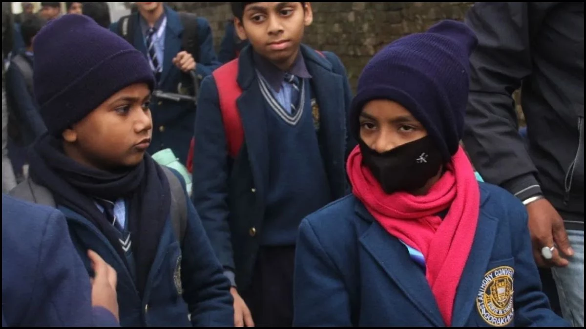 UP में घने कोहरे और शीतलहर का कहर, 29 दिसंबर तक कक्षा 5वीं तक के स्कूल बंद, उड़ान सेवाएं भी प्रभावित