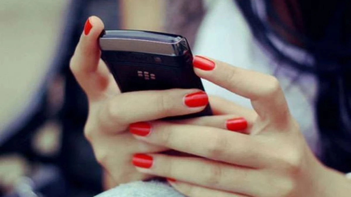 पत्नी करती थी दूसरे पुरुष को न्‍यूड वीडियो कॉल, पति ने बेडरूम में सीसीटीवी लगवाया तो पता चला