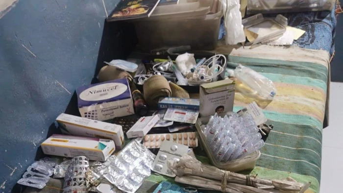 महू में अवैध गर्भपात क्लिनिक का खुलासा, घर में ऑपरेशन थिएटर का सेटअप... सर्जिकल सामग्री और दवाएं जब्त