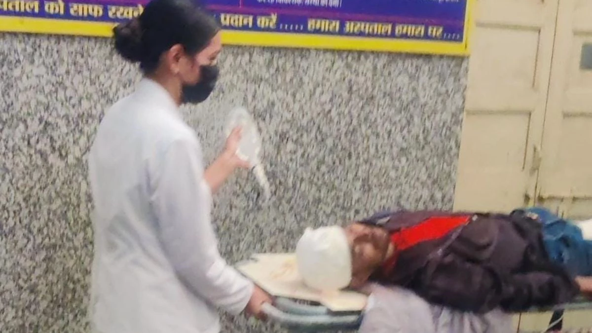 ट्रेन के दरवाजे के पास खड़ा होना पड़ा महंगा: बैलेंस बिगड़ने से गिरा युवक, दोनों पैर कटे