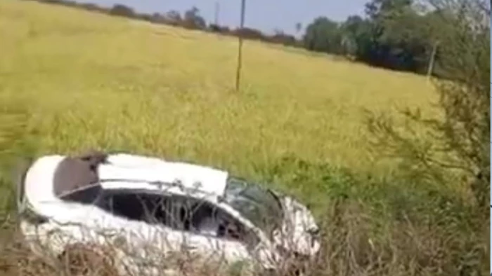 स्कूल से लौट रहे पिता-पुत्री को रौंदकर खेत में गिरी कार, चालक समेत तीन की मौत