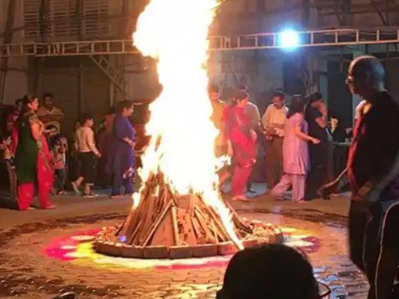 Holika dahan muhurat 2021: हस्त नक्षत्र, कन्या राशि तथा वृद्धि योग में होगा होलिका दहन, जानिए मुहूर्त, न करें रात 12. 30 बजे का इंतजार