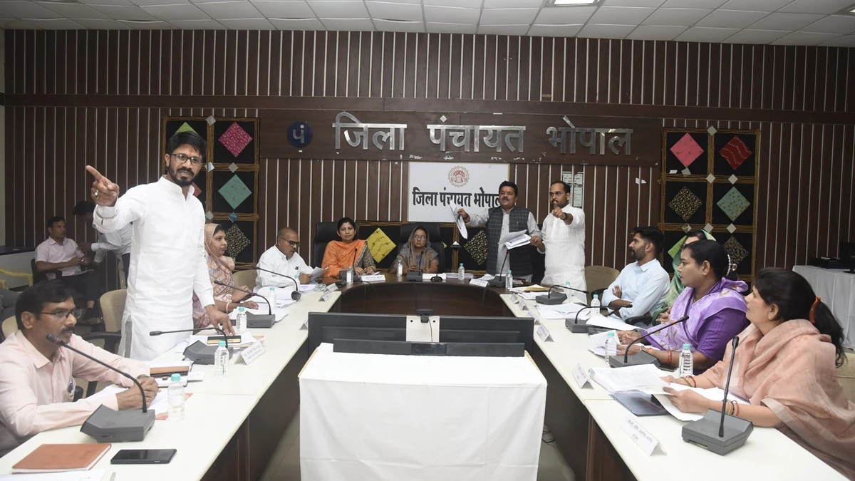 चार महीने के बाद हुई भोपाल जिला पंचायत की बैठक, अधिकारियों से मांगा हिसाब-किताब तो नहीं दे पाए जवाब