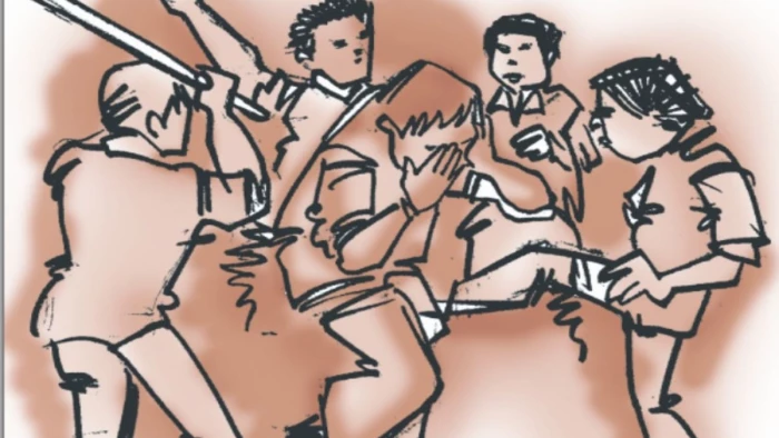 दतिया अस्पताल बना 'अखाड़ा': बहन के घर आए भाई को जीजा और ससुराल वालों ने पीटा, ट्रामा सेंटर के बाहर जमकर चले लात-घूंसे