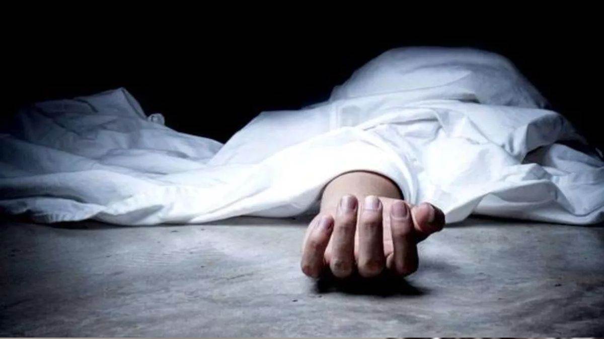 पार्टी कर रहे लोगों से कार हटाने को कहा, तो युवक के गले में फंसा दिया चाकू; मौके पर मौत