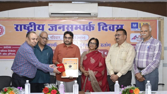 राष्ट्रीय जनसंपर्क दिवस: उप-संचालक सुनील वर्मा सम्मानित, जनसेवा और संवेदनशीलता को मिला मान