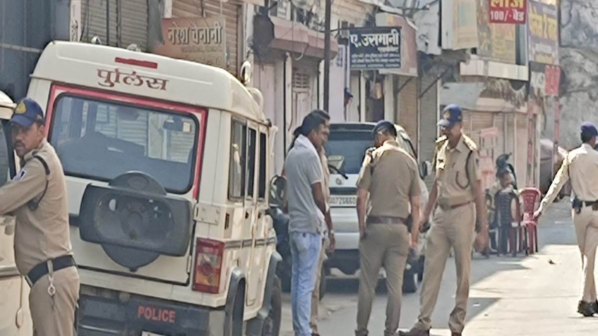 NIA Raid in Jabalpur: जबलपुर में 10 स्‍थानों पर 12 घंटे चली एनआइए की कार्रवाई में सिमी का वकील नईम समेत तीन संदिग्‍ध हिरासत में