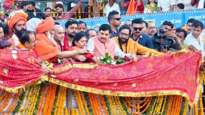 सिंहस्थ-2028: उज्जैन में मोक्षदायिनी शिप्रा को 351 फीट लंबी चूनर ओढ़ाकर मुख्यमंत्री डॉ. मोहन यादव ने लिया जल संकल्प