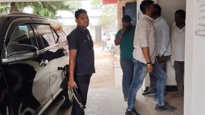 CG News: सीतापुर विधायक व समर्थकों पर नायब तहसीलदार से मारपीट करने और कपड़े फाड़ने का आरोप