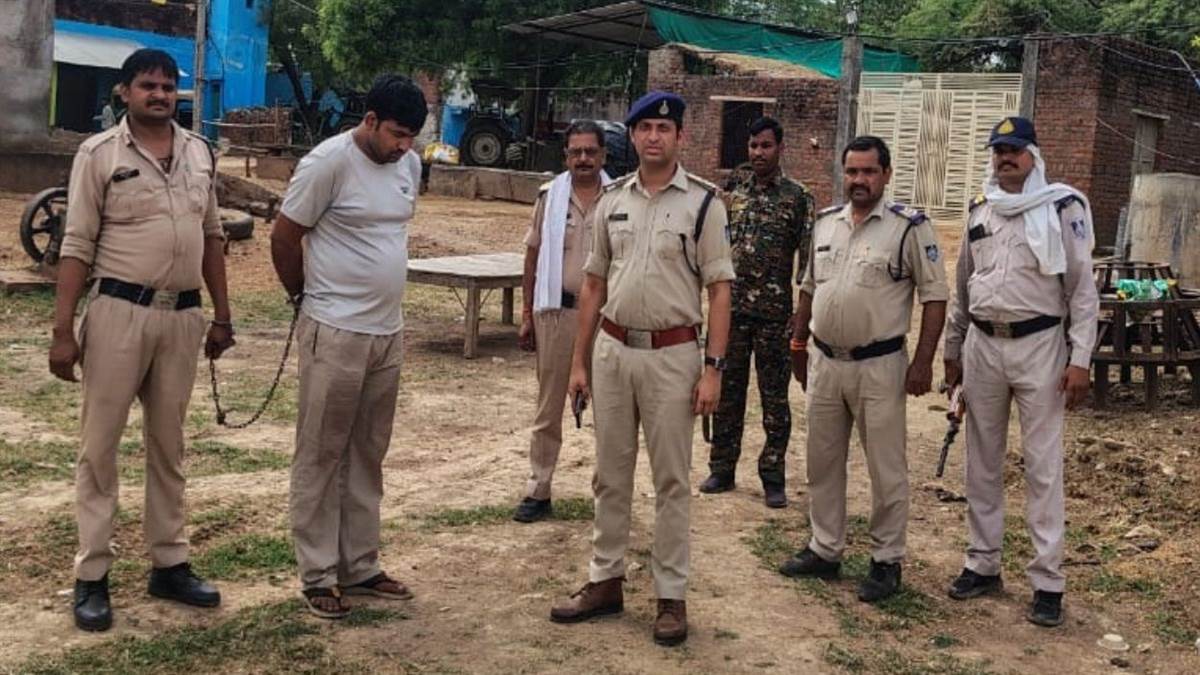 ग्वालियर: फलदान में हर्ष फायर से रोकने पर रिश्तेदार को मारी थी सीने में गोली, पुलिस ने गांव में पैदल घुमाकर निकाला जुलूस