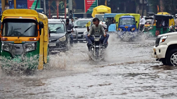 Monsoon Update: इंदौर के पूर्वी क्षेत्र में झमाझम बरसा पानी, अगले दो दिन बारिश होने की संभावना
