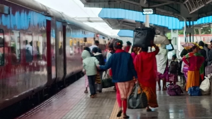 किरंदुल के यात्री ध्यान दें,  दो जुलाई तक दंतेवाड़ा तक ही चलेंगी विशाखापट्टनम से आने वाली ट्रेनें