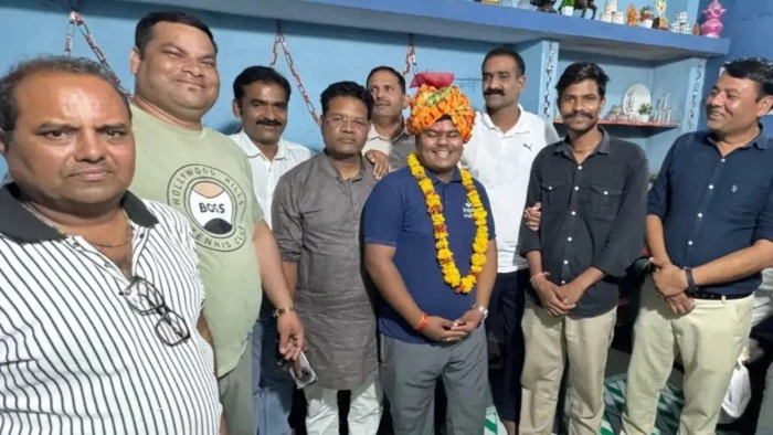 राजगढ़ के सोनू भाट का ग्लोबल धमाका: चाय वाले का बेटा जाएगा जापान; कबाड़ के प्लास्टिक से खोजा अंतरिक्ष यान बनाने का फॉर्मूला