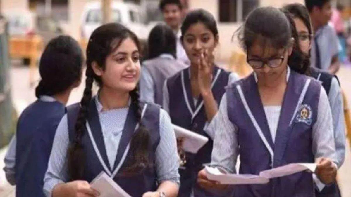 योगी सरकार का बड़ा तोहफा: दो बेटियों की पढ़ाई पर अब भारी नहीं पड़ेगा खर्च, एक की ट्यूशन फीस होगी बिल्कुल माफ