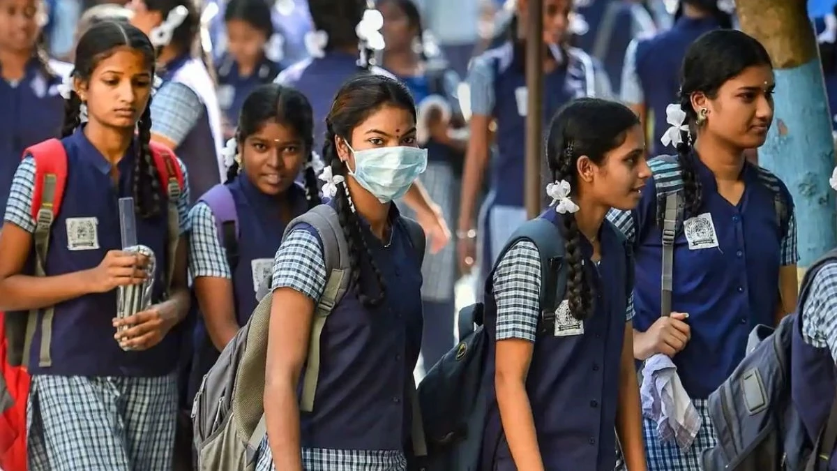 सिस्टम से ये कैसा खिलवाड़...शिक्षक ने अपनी बेटी को दिला दी दो-दो मार्क शीट, बोले- यह तो नियम में है