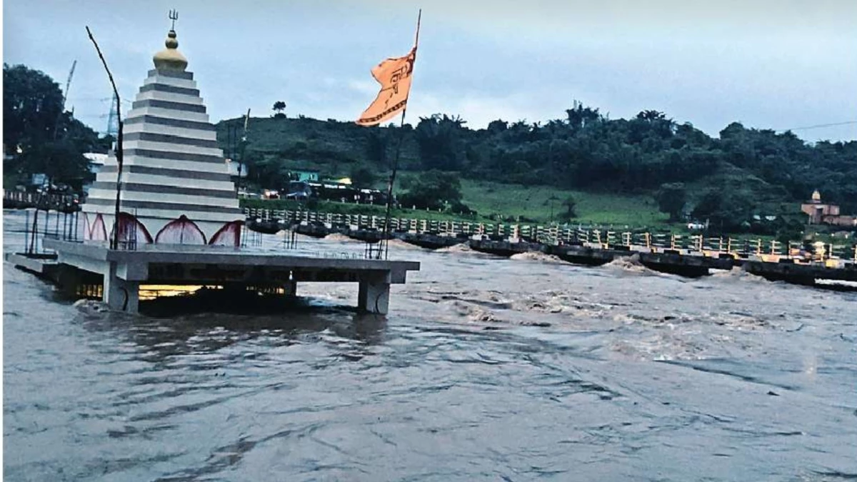जबलपुर सहित महाकोशल के कई जिलों में जमकर हो रही बारिश, डिंडौरी में बाढ़ जैसे हालात... अमरकंटक से सड़क संपर्क थमा