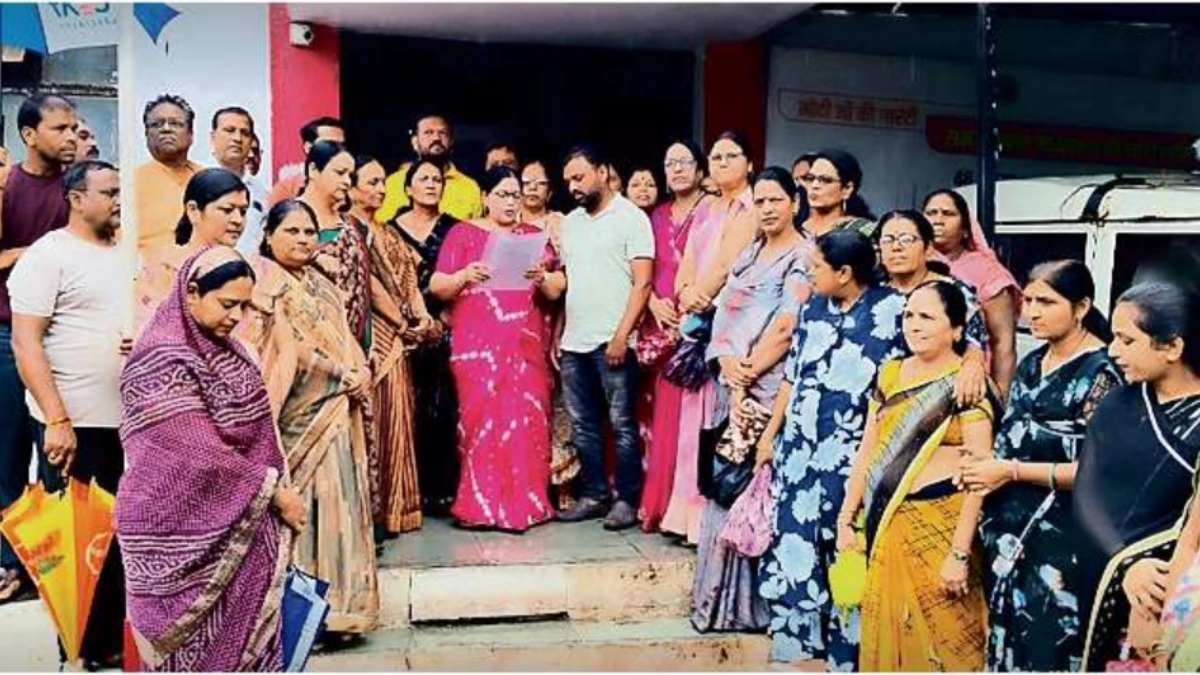 चिचोली में महिलाओं का गुस्सा: संविदा शिक्षक पर आपत्तिजनक वीडियो फैलाने का आरोप, लव जिहाद एंगल से जांच की मांग
