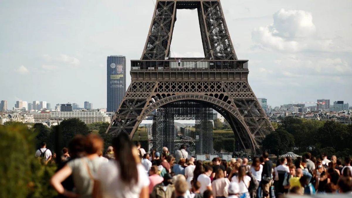 Paris Horror: लीबियाई युवक ने एफिल टॉवर के पास यूक्रेनी पर्यटक से किया रेप, सहमा पैरिस