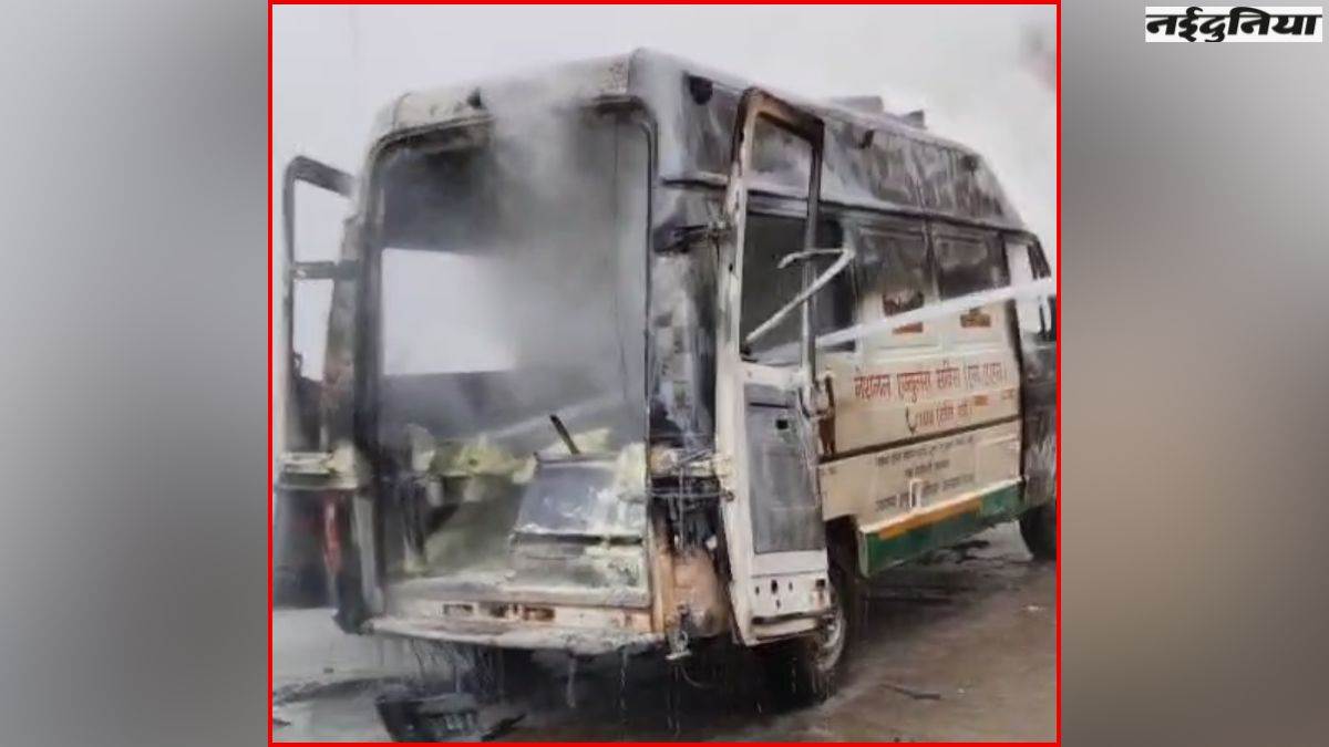 Jagdalpur News: अस्पताल के बाहर धूं-धूं कर जल उठी गर्भवती लेकर आ रही एंबुलेंस, ड्राइवर की सूझबूझ से बची महिला की जान