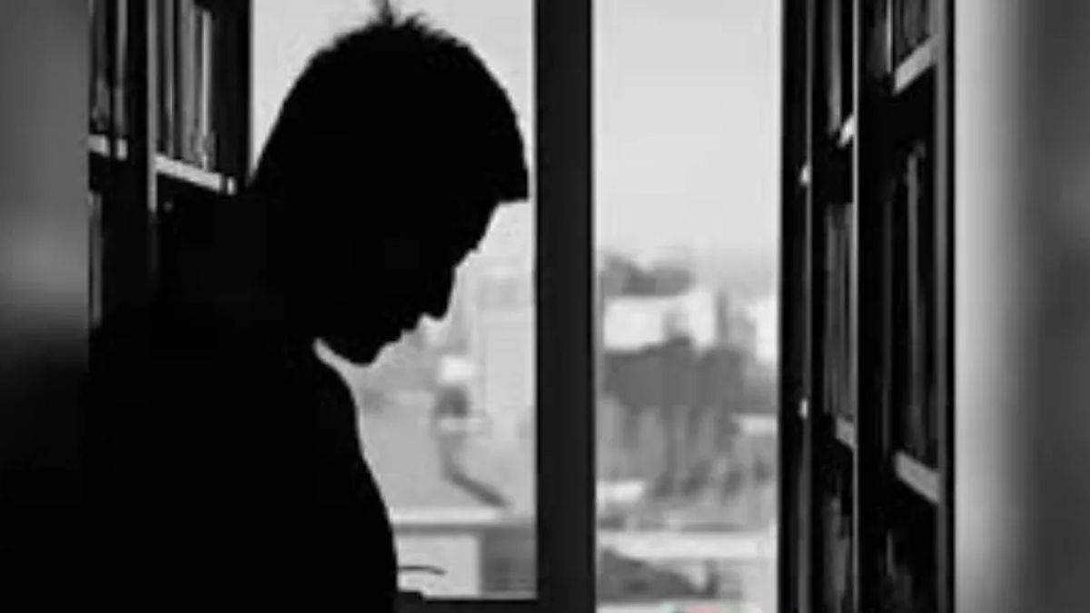 UP Crime: 'पापा... मैं बॉस से तंग आ गया हूं', सुसाइड नोट लिखकर ट्रेन के आगे कूदा युवक, कंपनी हेड पर लगाए गंभीर आरोप