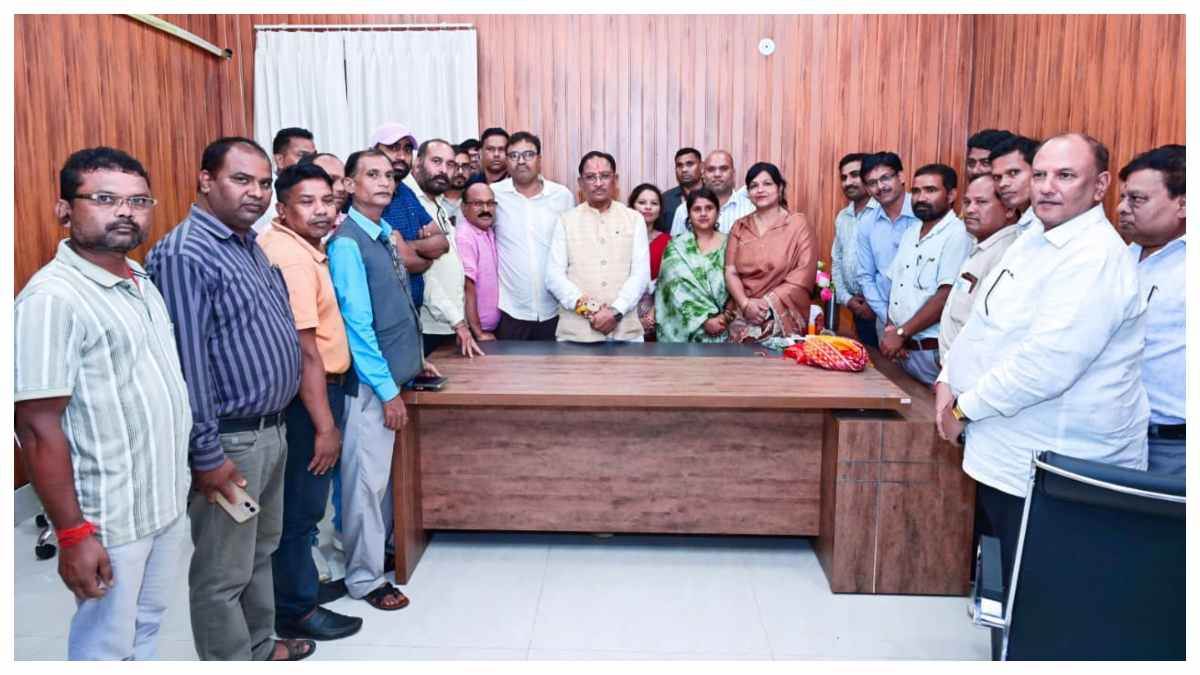 'विष्णु भैया' का बहनों को अनोखा रक्षाबंधन उपहार, जशपुर में 3.23 करोड़ की सड़क मंजूर, बहनों को मिली अग्रिम राशि