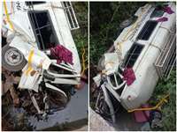 जगदलपुर में पर्यटकों से भरी बस पलटते हुए पुल से नीचे गिरी, डाक्टर की मौत, 15 घायल
