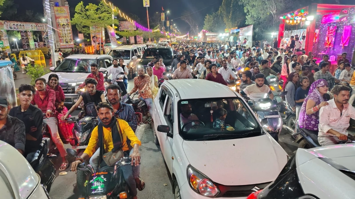 MP: देवास में आस्था का सैलाब, दो लाख से अधिक श्रद्धालुओं ने किया माता के दर्शन, पांच किलोमीटर तक उमड़ी भक्तों की भारी भीड़