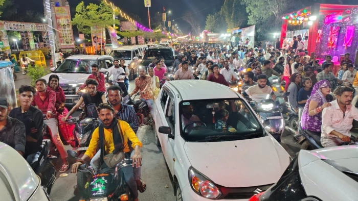 MP: देवास में आस्था का सैलाब, दो लाख से अधिक श्रद्धालुओं ने किया माता के दर्शन, पांच किलोमीटर तक उमड़ी भक्तों की भारी भीड़