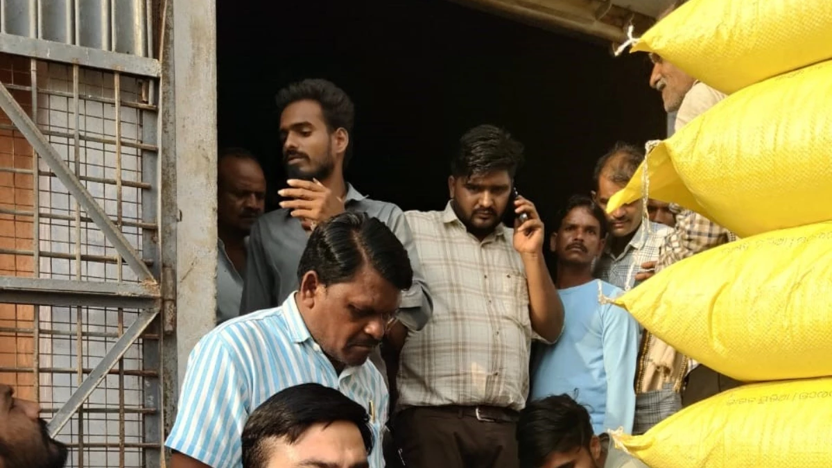 MP में खाद की बड़ी चोरी पकड़ी गई, अवैध भंडारण से मिली 235 बोरी DAP और यूरिया जब्त