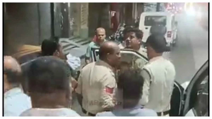 शराब के नशे में धुत्त ASI ने खड़ी कार को दो बार मारी टक्कर, मालिक से की बहस कोरबा में लोगों से उलझे