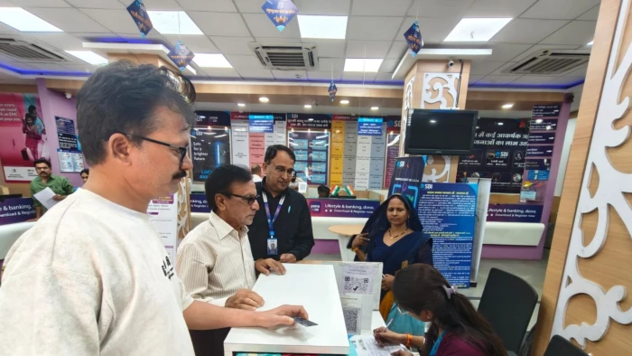 आज रविवार को भी खुले बैंक, कल से 30 सितंबर तक हड़ताल; 5 Day Week की मांग पर ठप रहेगा कामकाज