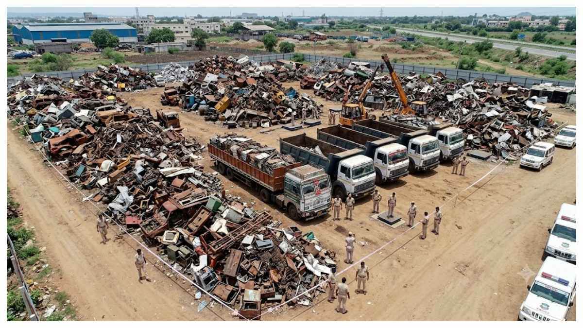 नेटवर्क सरगुजा से ओडिशा तक…रायगढ़ में अवैध कबाड़ के खिलाफ बड़ी स्ट्राइक, 1.21 करोड़ का 130 टन स्क्रैप और 6 ट्रक जब्त