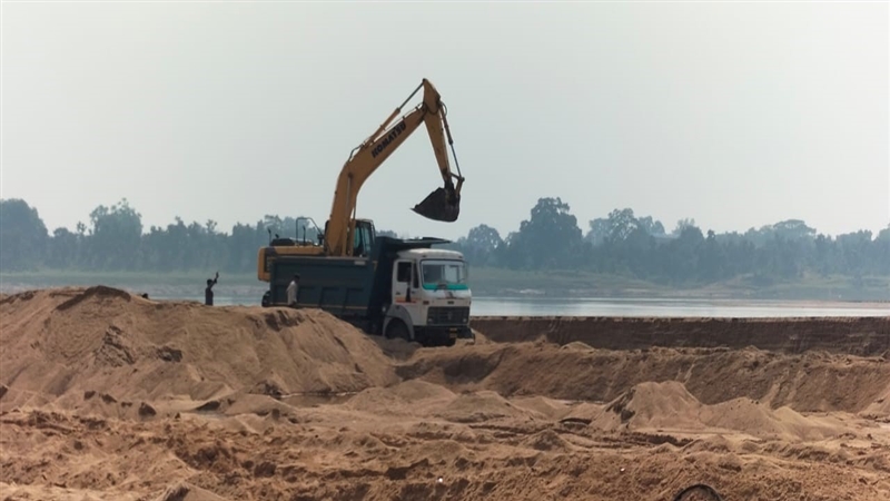 Janjgir-champa News : बंद रेत घाटों से सालभर से हो रहा उत्खनन - Mining ...