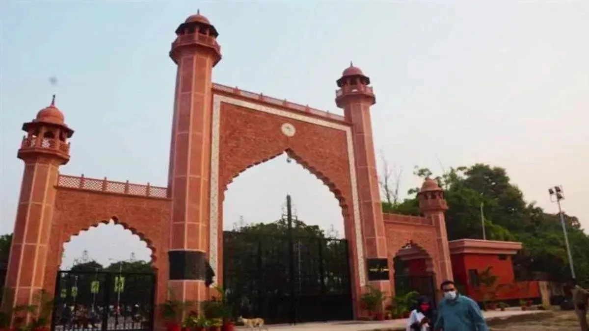 हिंदू छात्र को पिस्टल की बट से पीटा और कलमा पढ़ने का दबाव... अलीगढ़ मुस्लिम यूनिवर्सिटी में बवाल