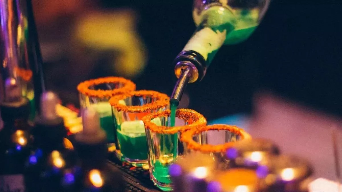 CG: SECR रेलवे बॉक्सिंग रिंग में शराबपार्टी पर बवाल, सभी 16 कर्मचारियों पर बड़े एक्शन की तैयारी