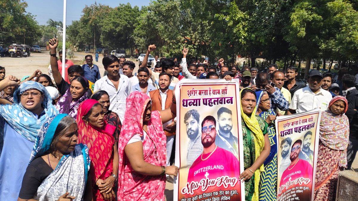 धनराज तायड़े मर्डर केस: मुख्य आरोपी का ठेका रद करने और सरकारी नौकरी से बर्खास्तगी की उठी मांग
